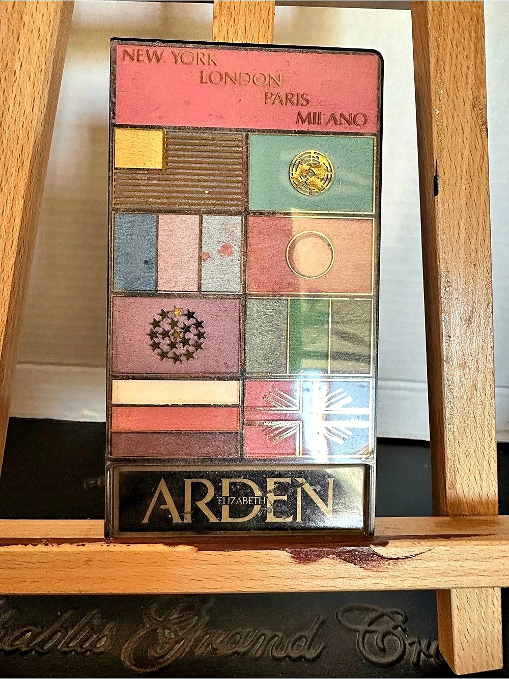 Elizabeth Arden New York London Paris Milano Multi-Color Eyeshadow Palette NWT